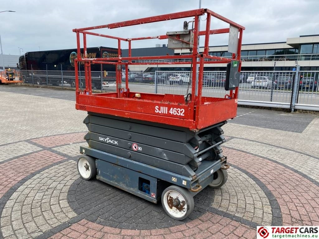 SkyJack SJIII-4632 Electric Scissor Work Lift 1170cm - Nacelle ciseaux: photos 2 SkyJack SJIII-4632 Electric Scissor Work Lift 1170cm - Nacelle ciseaux: photos 2