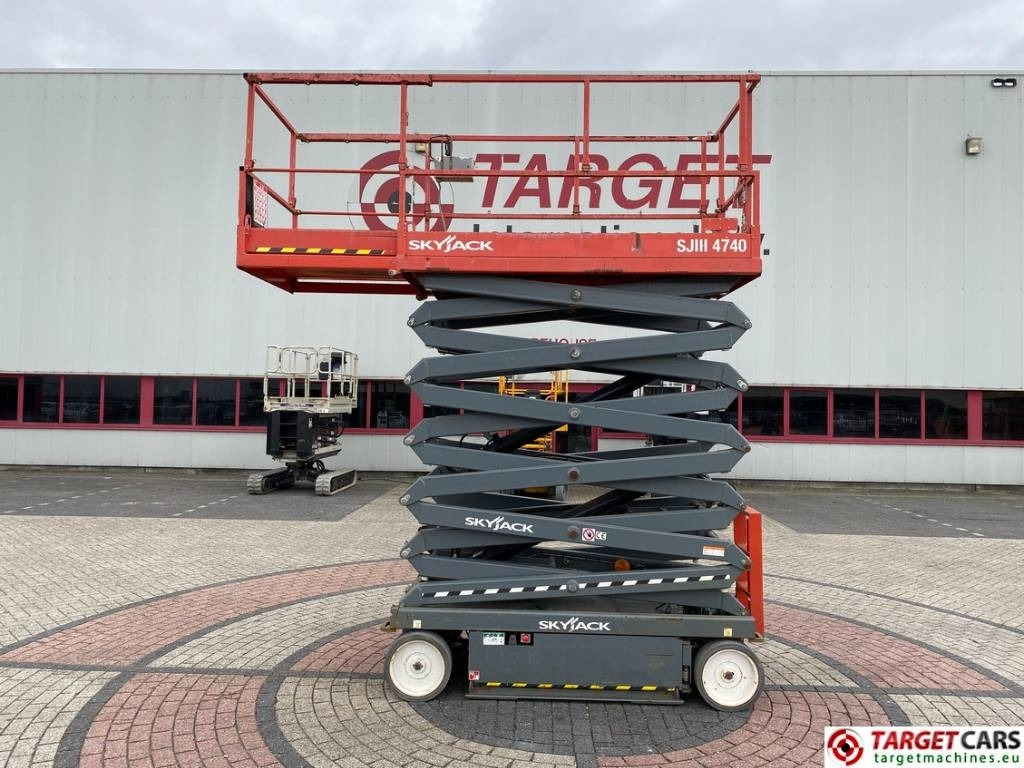 SkyJack SJIII-4740 Electric 4740 Scissor Work Lift 1380cm - Nacelle ciseaux: photos 5 SkyJack SJIII-4740 Electric 4740 Scissor Work Lift 1380cm - Nacelle ciseaux: photos 5