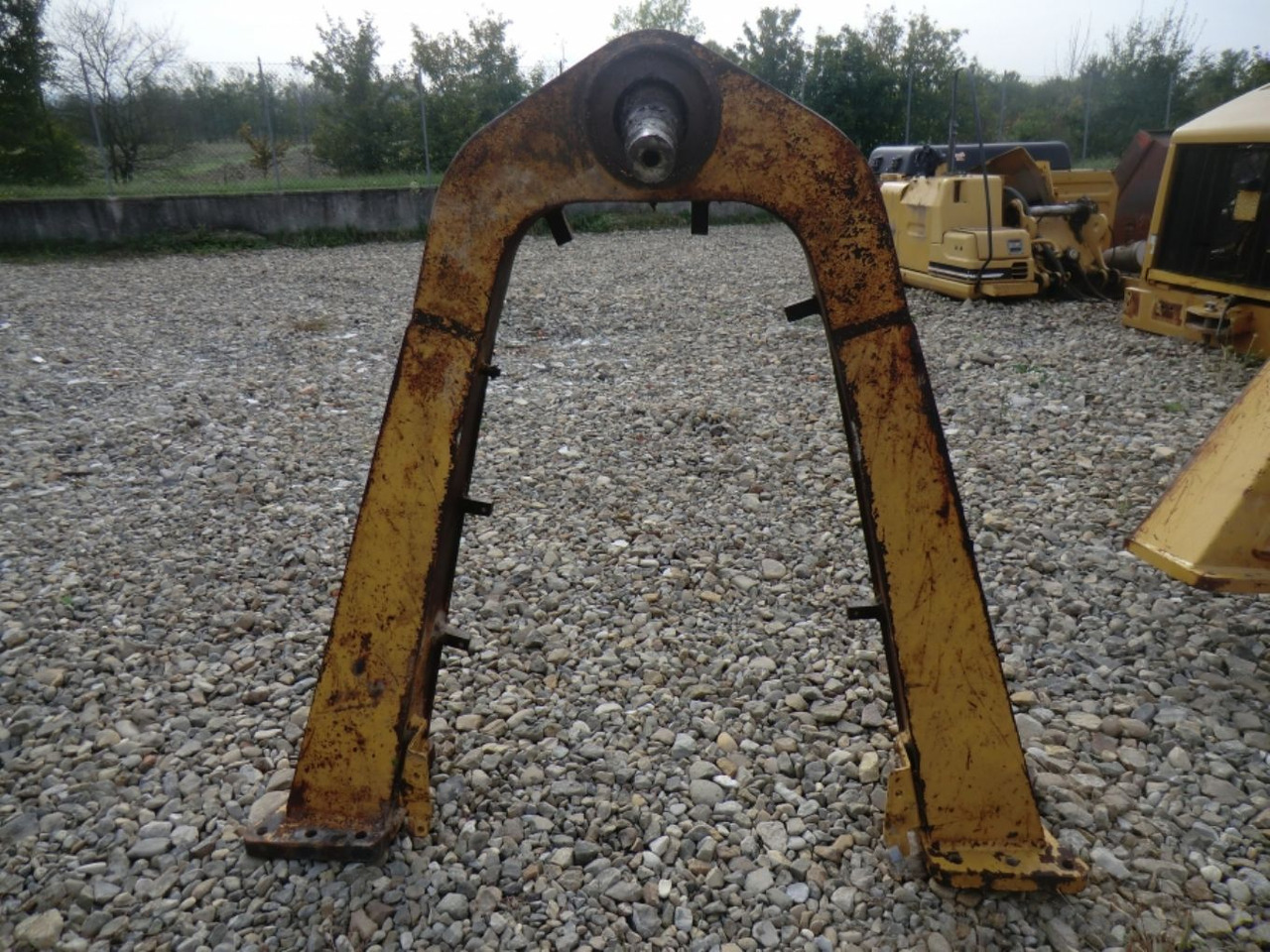 Caterpillar 735 Telaio di supporto anteriore - Frame/ Châssis pour Engins de chantier: photos 1 Caterpillar 735 Telaio di supporto anteriore - Frame/ Châssis pour Engins de chantier: photos 1