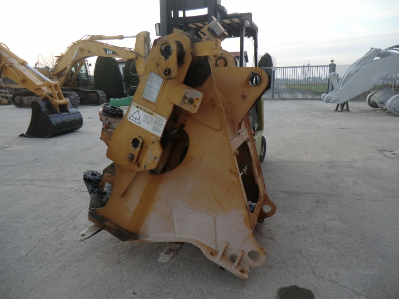 Caterpillar 928G TELAIO ANTERIORE - Frame/ Châssis pour Engins de chantier: photos 3 Caterpillar 928G TELAIO ANTERIORE - Frame/ Châssis pour Engins de chantier: photos 3