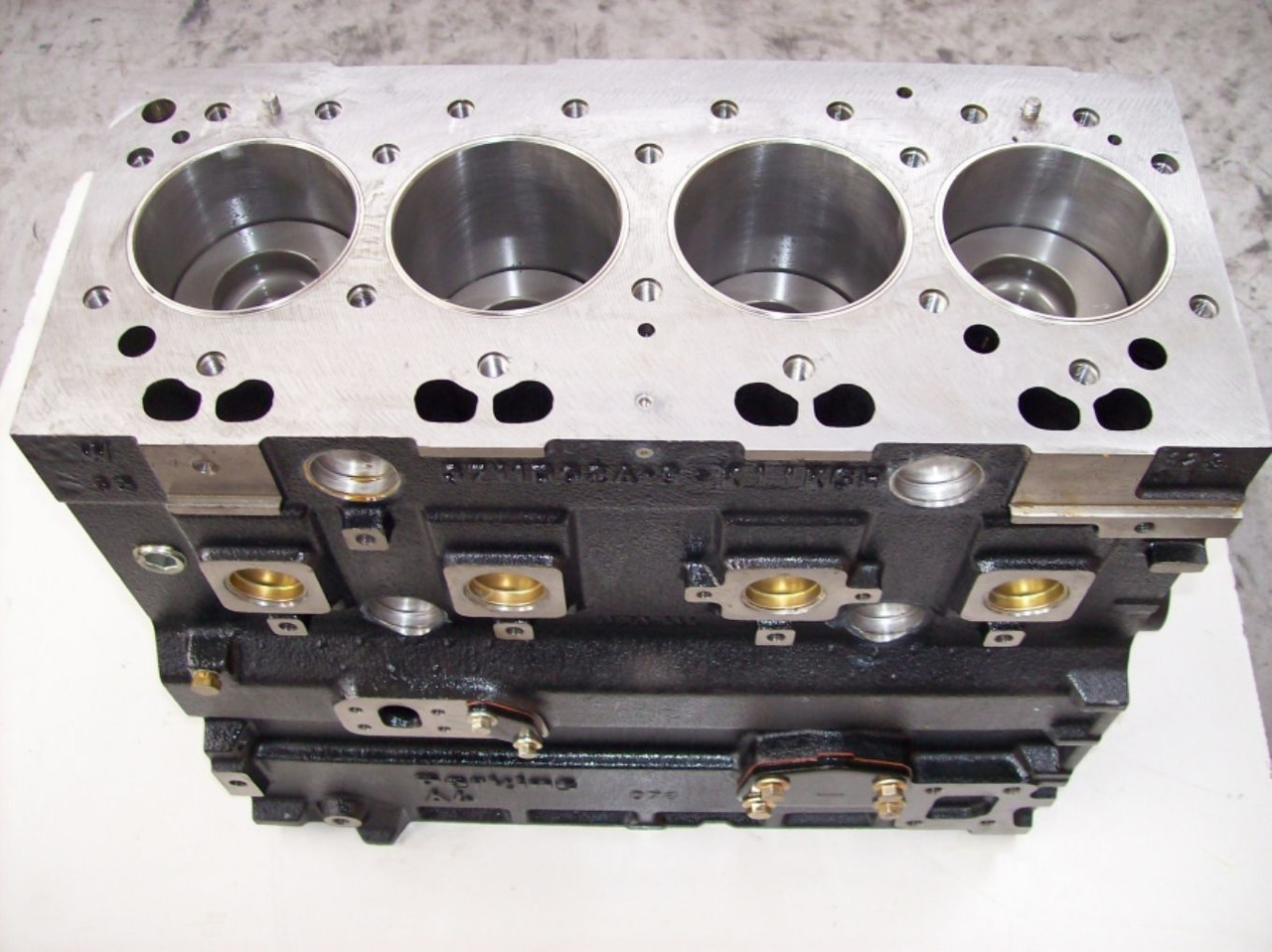 Caterpillar Short Block 3054 - Bloc-cylindres pour Engins de chantier: photos 2 Caterpillar Short Block 3054 - Bloc-cylindres pour Engins de chantier: photos 2