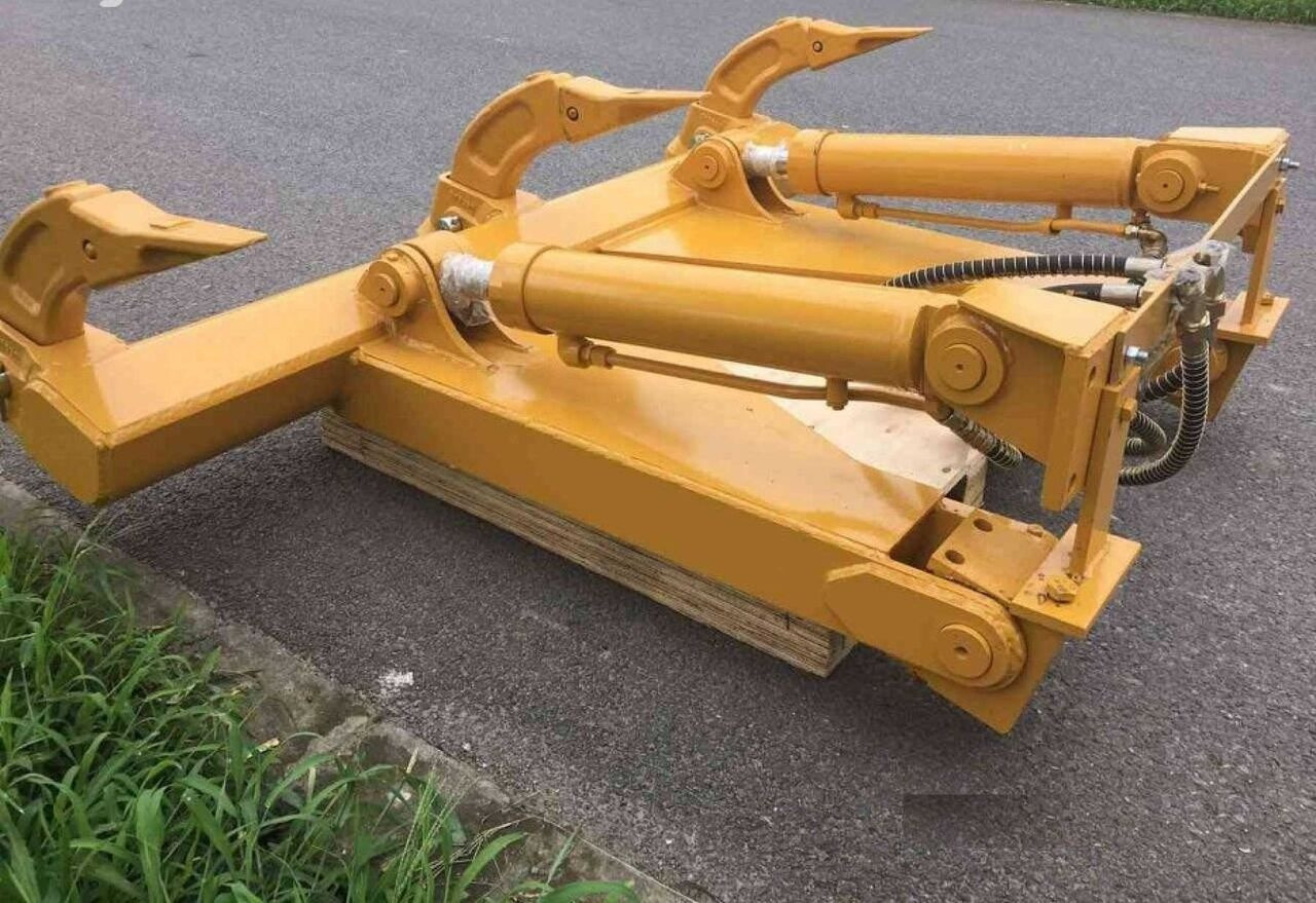 New PARALLELOGRAM RIPPER WITH 3 TEETH AND 2 CYLINDERS - Décompacteur: photos 1 New PARALLELOGRAM RIPPER WITH 3 TEETH AND 2 CYLINDERS - Décompacteur: photos 1