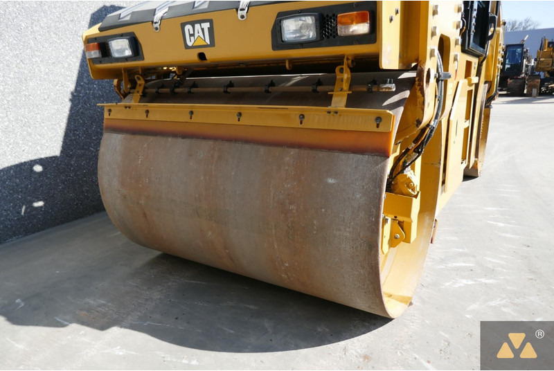 Compacteur Caterpillar CB10: photos 9
