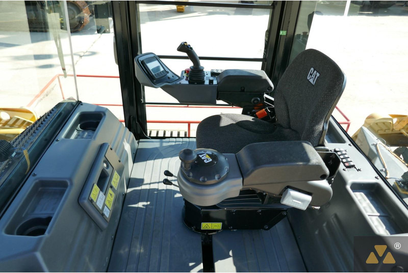 Compacteur Caterpillar CB10: photos 7