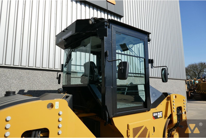 Compacteur Caterpillar CB10: photos 17