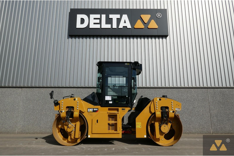 Caterpillar CB10 - Compacteur: photos 1 Caterpillar CB10 - Compacteur: photos 1