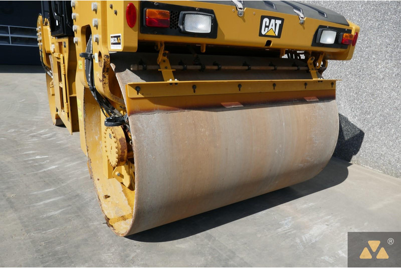 Compacteur Caterpillar CB10: photos 12