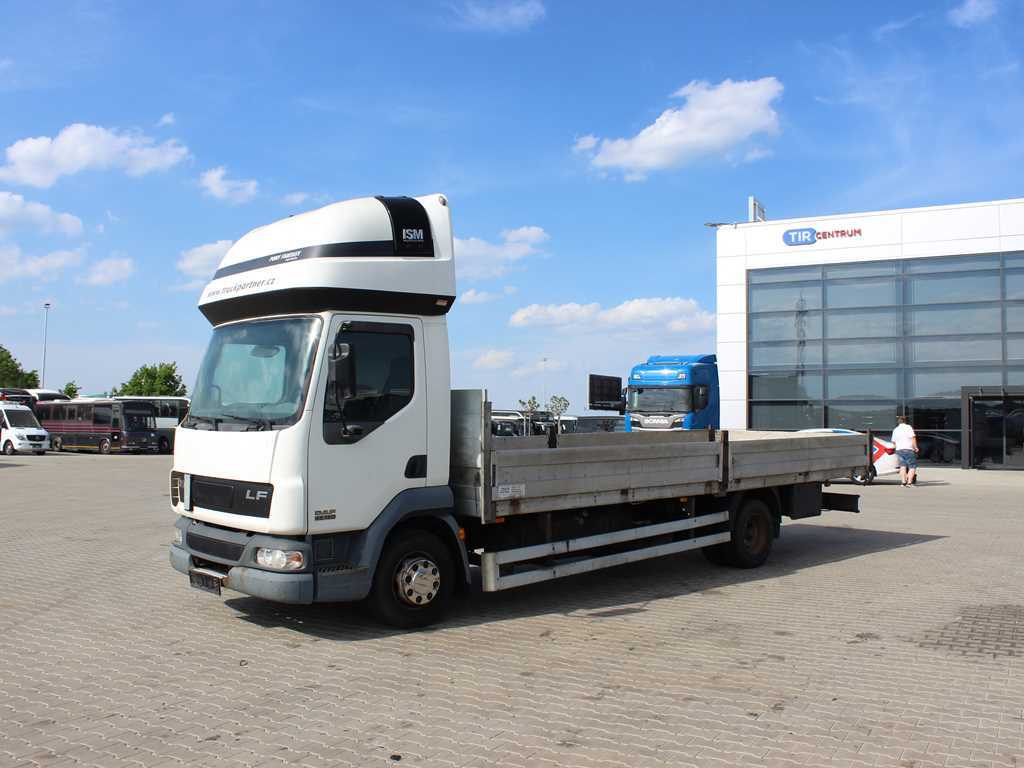 DAF LF 45.180, SLEEPING BODY, EURO 3, TIRES 80% - Camion plateau: photos 1 DAF LF 45.180, SLEEPING BODY, EURO 3, TIRES 80% - Camion plateau: photos 1