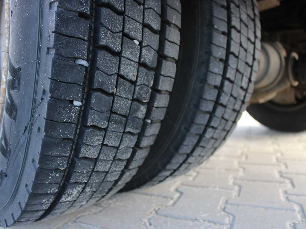 Camion plateau, Camion grue Iveco EUROCARGO 100E17, EURO 3, HYDRAULIC ARM HIAB 035-2: photos 20