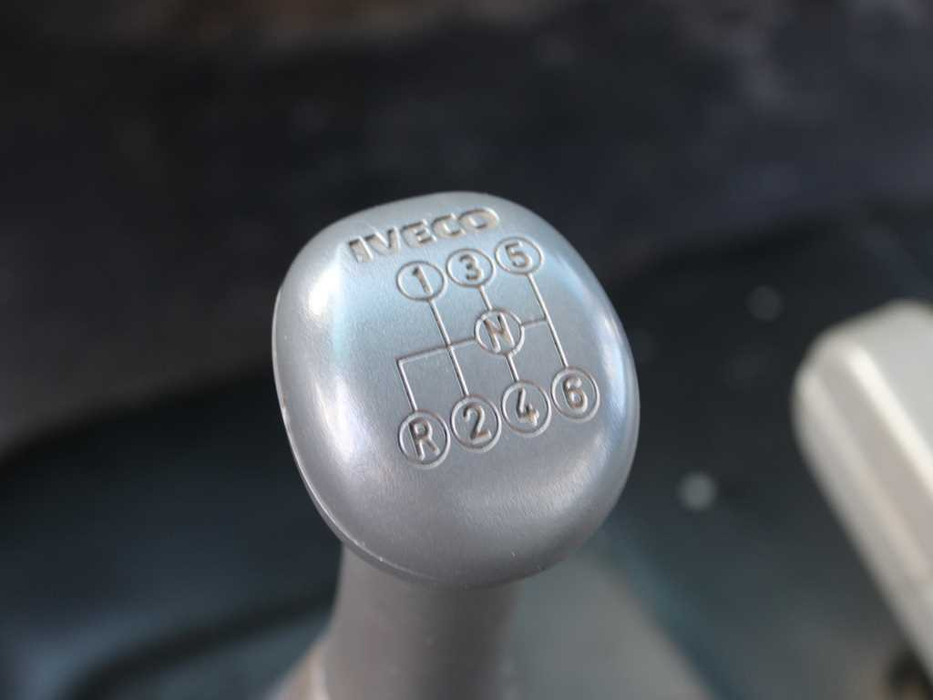 Camion plateau, Camion grue Iveco EUROCARGO 100E17, EURO 3, HYDRAULIC ARM HIAB 035-2: photos 14