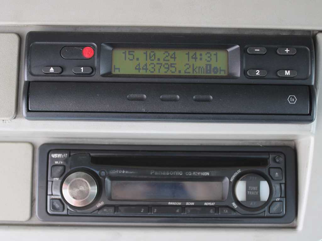 Camion plateau, Camion grue Iveco EUROCARGO 100E17, EURO 3, HYDRAULIC ARM HIAB 035-2: photos 16