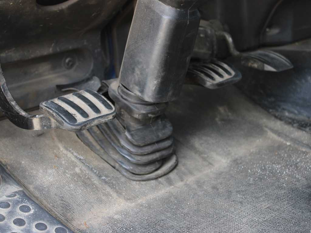 Camion plateau, Camion grue Iveco EUROCARGO 100E17, EURO 3, HYDRAULIC ARM HIAB 035-2: photos 10