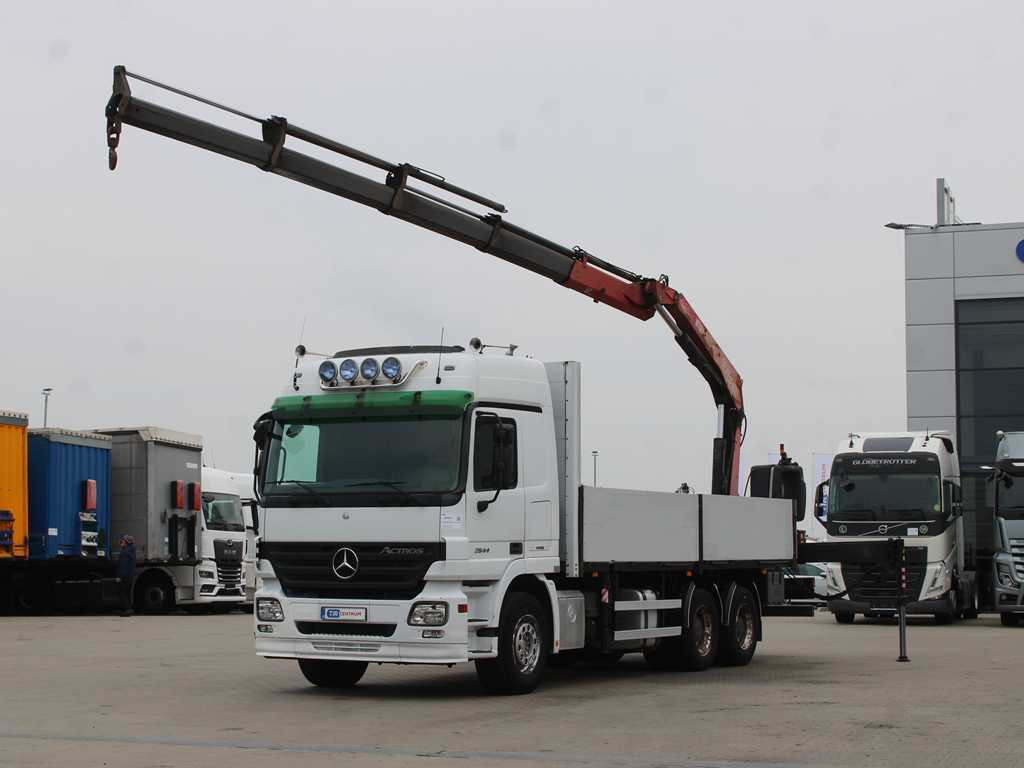 Mercedes-Benz Actros 2644, 6X4, EURO 4, HYDRAULIC ARM FASSI F210 - Camion plateau, Camion grue: photos 1 Mercedes-Benz Actros 2644, 6X4, EURO 4, HYDRAULIC ARM FASSI F210 - Camion plateau, Camion grue: photos 1