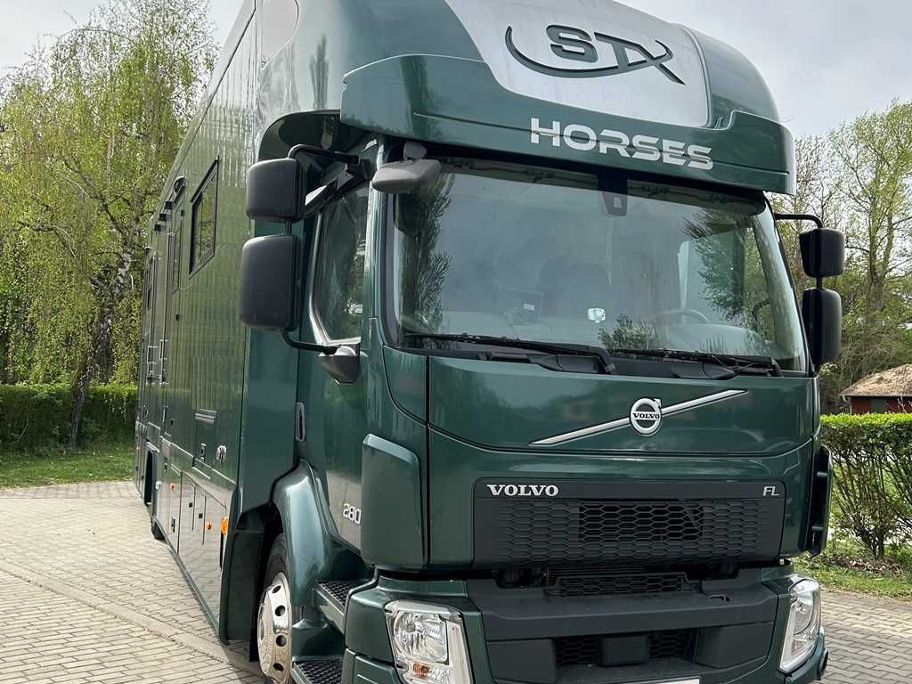 Volvo STX FL, 6 PEOPLE, 5 HORSES, CAMERA, 2X TAIL LIFT - Camion chevaux: photos 2 Volvo STX FL, 6 PEOPLE, 5 HORSES, CAMERA, 2X TAIL LIFT - Camion chevaux: photos 2