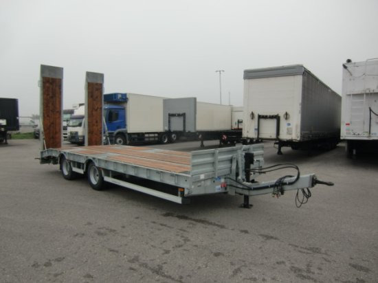 HUMBAUR HBTZ 217224 BS schräg Tandem-Tieflader Verzinkt, SAF-Achsen, - Remorque porte-engin surbaissée: photos 3 HUMBAUR HBTZ 217224 BS schräg Tandem-Tieflader Verzinkt, SAF-Achsen, - Remorque porte-engin surbaissée: photos 3