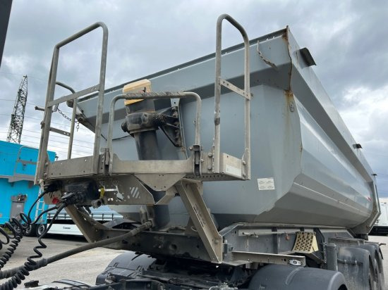 Schwarzmüller Kippmulde 25m³, SAF, Rollplane, Podest, HYVA - Semi-remorque benne: photos 2 Schwarzmüller Kippmulde 25m³, SAF, Rollplane, Podest, HYVA - Semi-remorque benne: photos 2