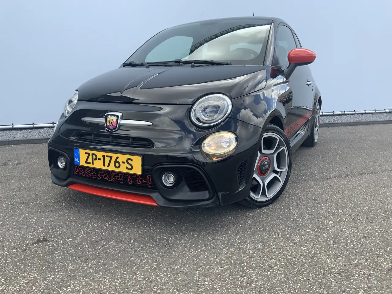 Fiat 500C Abarth 1.4 T-Jet 595 Automaat Euro 6 - Cabriolet: photos 2 Fiat 500C Abarth 1.4 T-Jet 595 Automaat Euro 6 - Cabriolet: photos 2