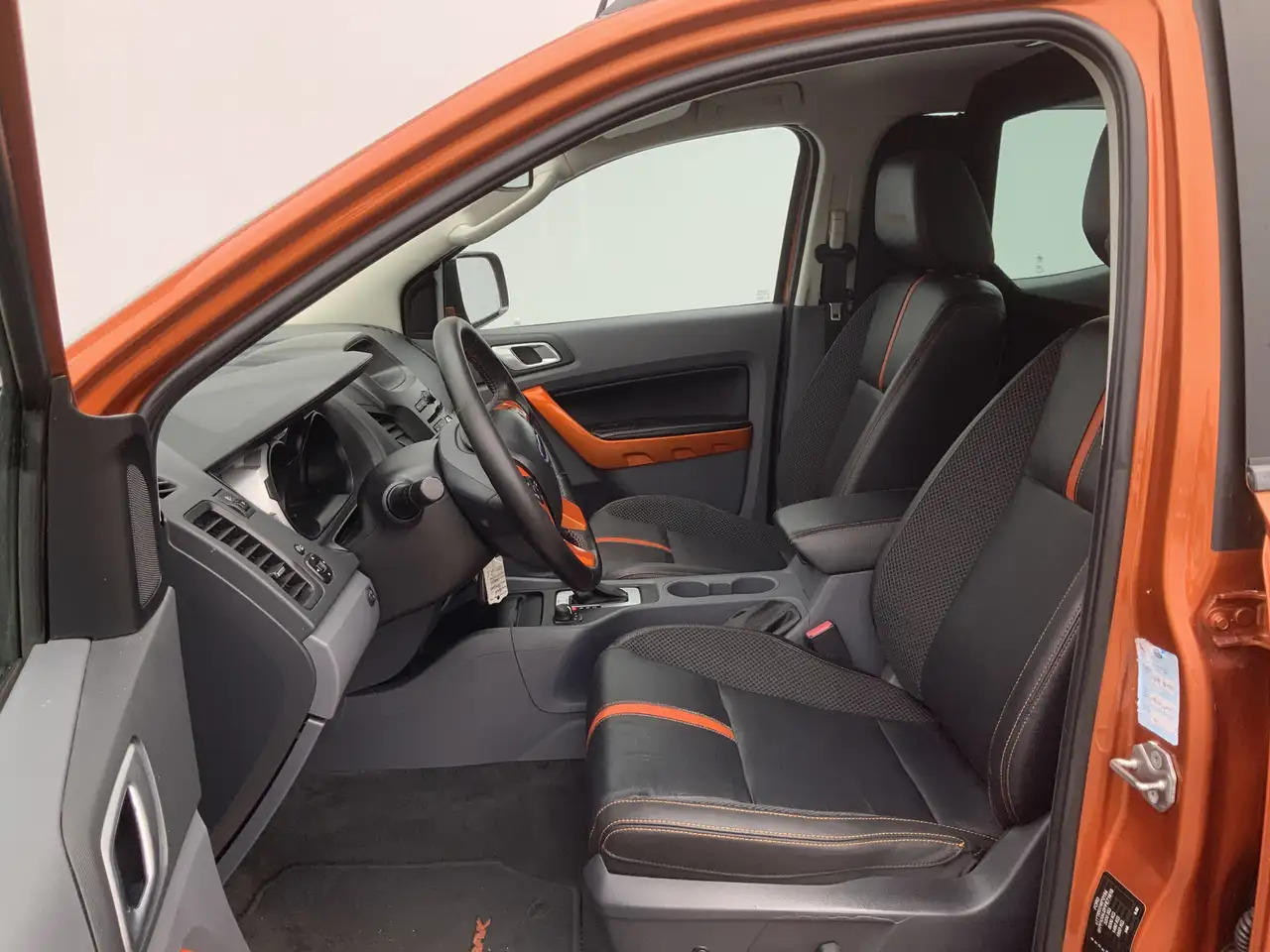 Ford Ranger 3.2 TDCi Wildtrak Super Automaat Cab Airco Cruise - Pick-up: photos 4 Ford Ranger 3.2 TDCi Wildtrak Super Automaat Cab Airco Cruise - Pick-up: photos 4