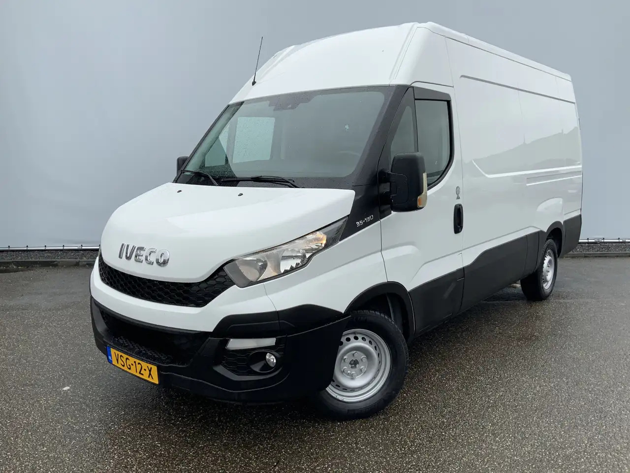 Iveco Daily 35S13V 2.3 352 H2 L3 Airco 3 Zits Opstap Euro 5 - Fourgon utilitaire: photos 1 Iveco Daily 35S13V 2.3 352 H2 L3 Airco 3 Zits Opstap Euro 5 - Fourgon utilitaire: photos 1