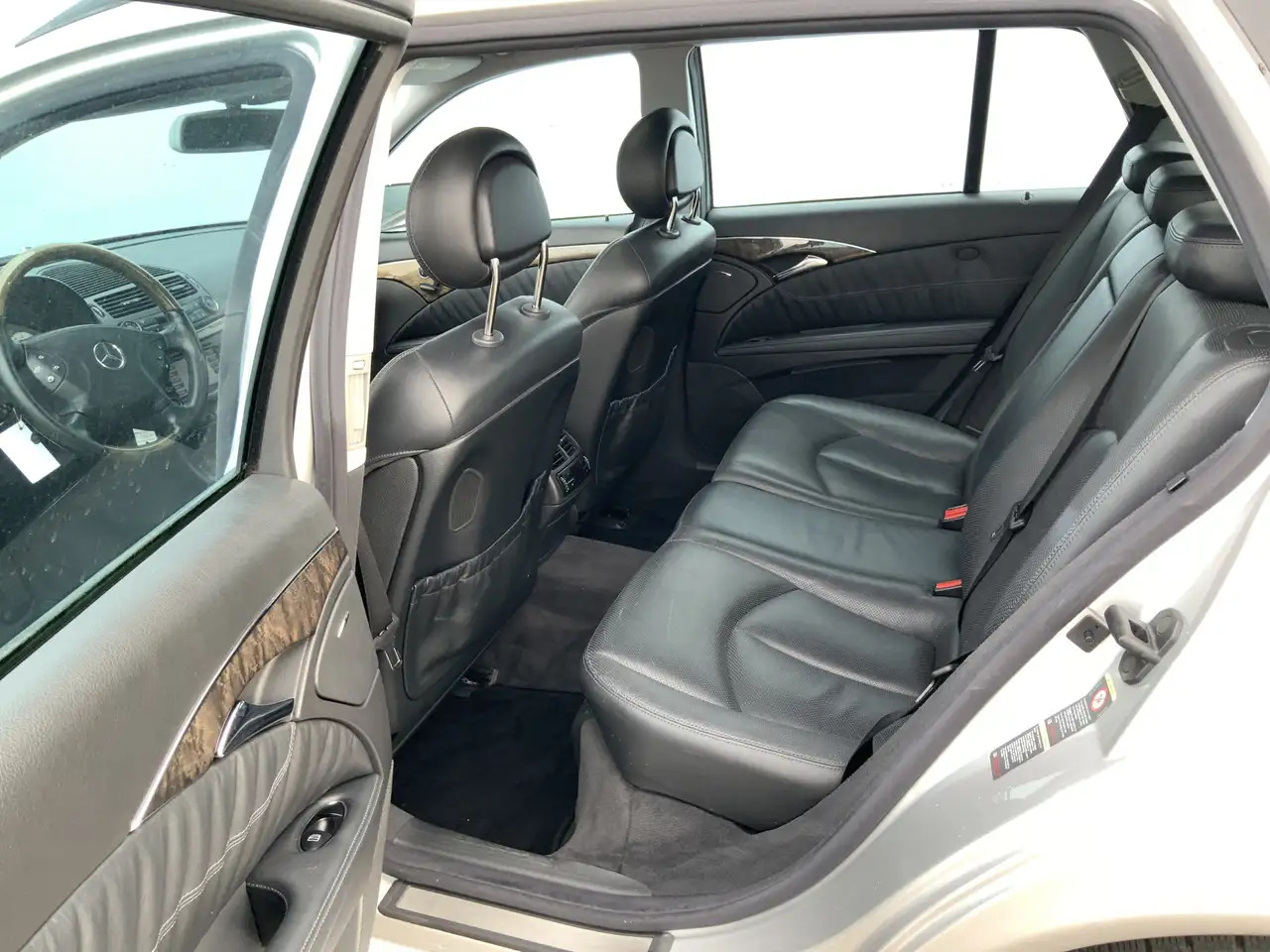 Voiture break Mercedes-Benz E 500 Combi V8 Elegance 4-Matic airmatic,full option: photos 8 Voiture break Mercedes-Benz E 500 Combi V8 Elegance 4-Matic airmatic,full option: photos 8