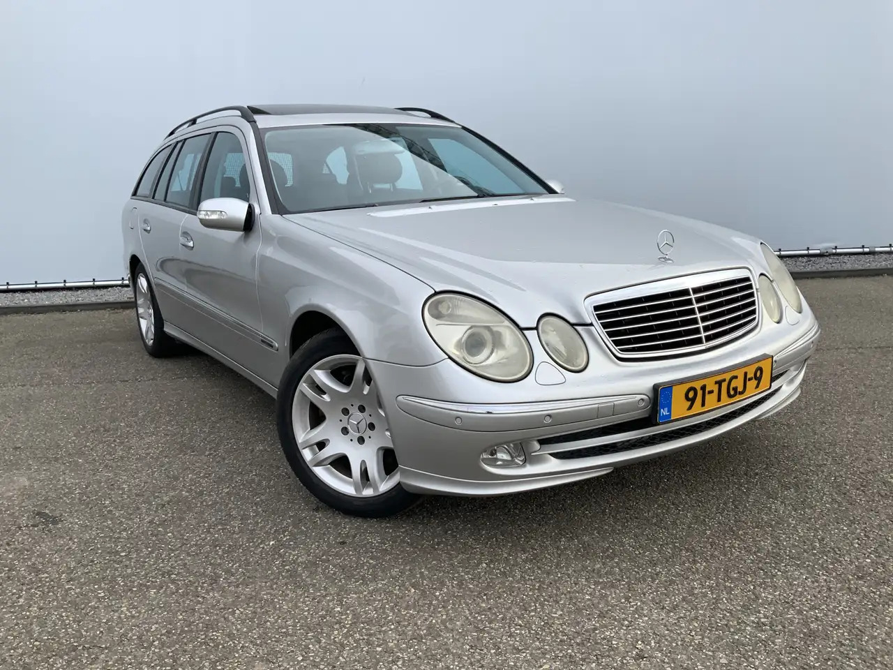 Voiture break Mercedes-Benz E 500 Combi V8 Elegance 4-Matic airmatic,full option: photos 16 Voiture break Mercedes-Benz E 500 Combi V8 Elegance 4-Matic airmatic,full option: photos 16