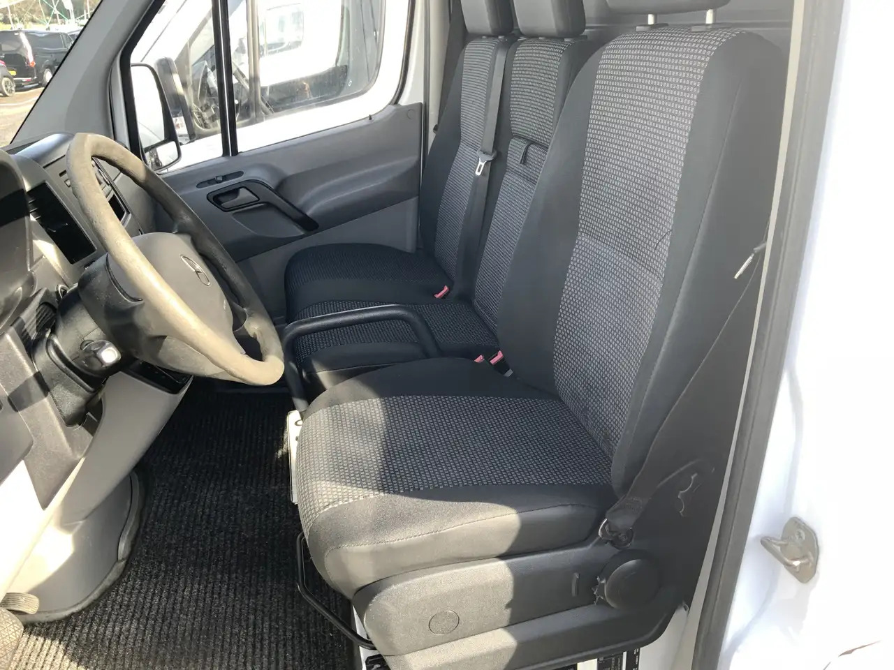 Mercedes-Benz Sprinter 311 2.2 CDI 366 L2H1 Automaat 3 Zits Trekaak 2800k - Fourgon utilitaire: photos 3 Mercedes-Benz Sprinter 311 2.2 CDI 366 L2H1 Automaat 3 Zits Trekaak 2800k - Fourgon utilitaire: photos 3