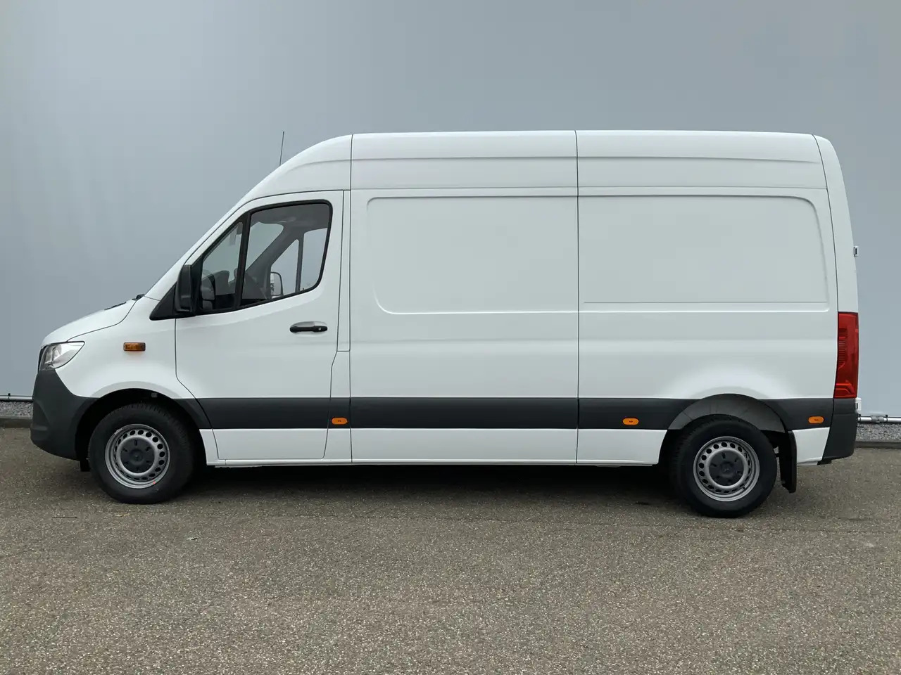 Mercedes-Benz Sprinter 314 2.2 CDI L2H2 Airco Camera Navi 3 Zits MBUX Sch - Fourgon utilitaire: photos 3 Mercedes-Benz Sprinter 314 2.2 CDI L2H2 Airco Camera Navi 3 Zits MBUX Sch - Fourgon utilitaire: photos 3