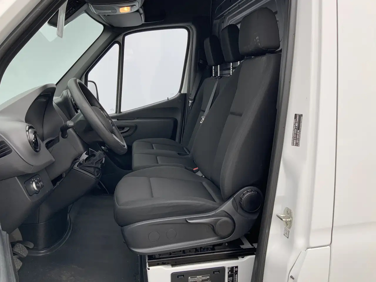 Mercedes-Benz Sprinter 314 2.2 CDI L2H2 Airco Camera Navi 3 Zits MBUX Sch - Fourgon utilitaire: photos 4 Mercedes-Benz Sprinter 314 2.2 CDI L2H2 Airco Camera Navi 3 Zits MBUX Sch - Fourgon utilitaire: photos 4
