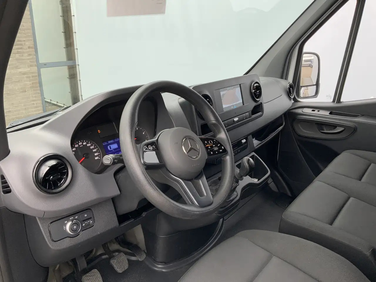 Mercedes-Benz Sprinter 314 2.2 CDI L2H2 Airco Camera Navi 3 Zits MBUX Sch - Fourgon utilitaire: photos 5 Mercedes-Benz Sprinter 314 2.2 CDI L2H2 Airco Camera Navi 3 Zits MBUX Sch - Fourgon utilitaire: photos 5