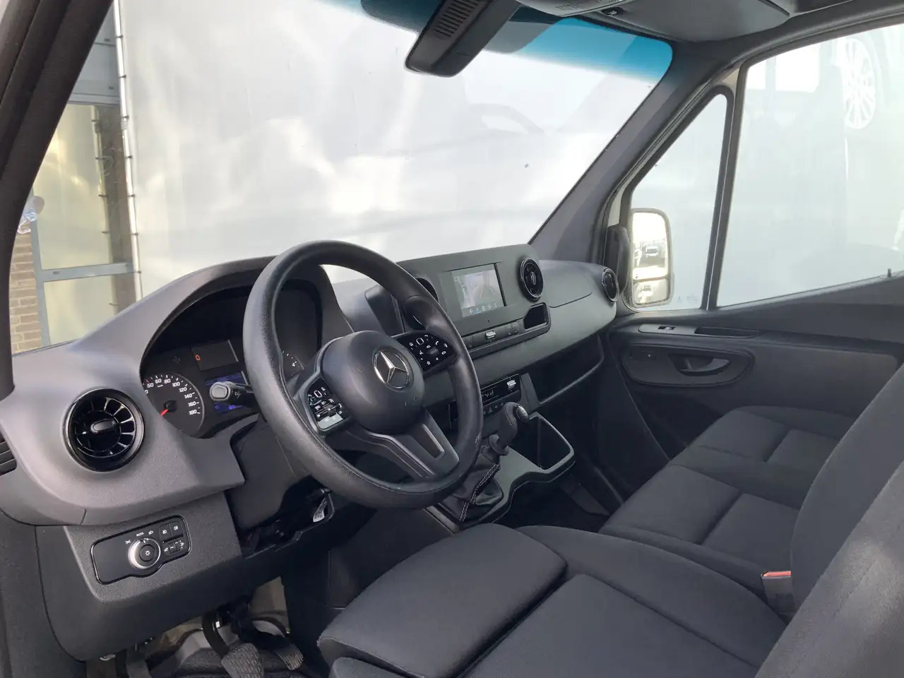 Mercedes-Benz Sprinter 317 1.9 CDI L2H2 RWD Cruise Airco 3 Zits Camera 36 - Fourgon utilitaire: photos 5 Mercedes-Benz Sprinter 317 1.9 CDI L2H2 RWD Cruise Airco 3 Zits Camera 36 - Fourgon utilitaire: photos 5