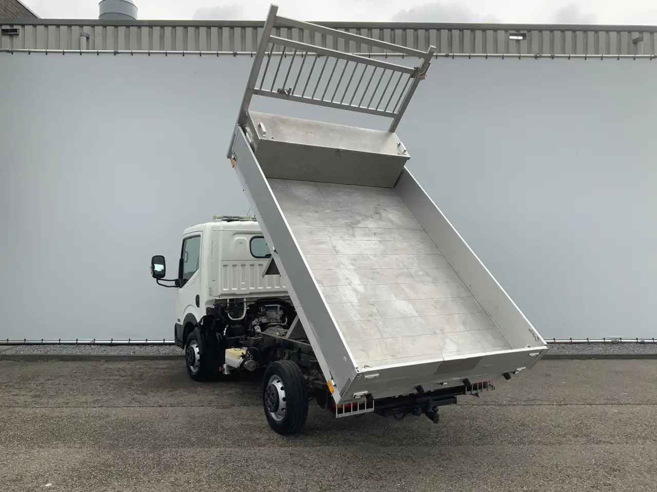 Nissan NT400 32.12 2.5 dCi 250 Kipper Trekhaak 2000 kg 3 - Utilitaire benne: photos 3 Nissan NT400 32.12 2.5 dCi 250 Kipper Trekhaak 2000 kg 3 - Utilitaire benne: photos 3