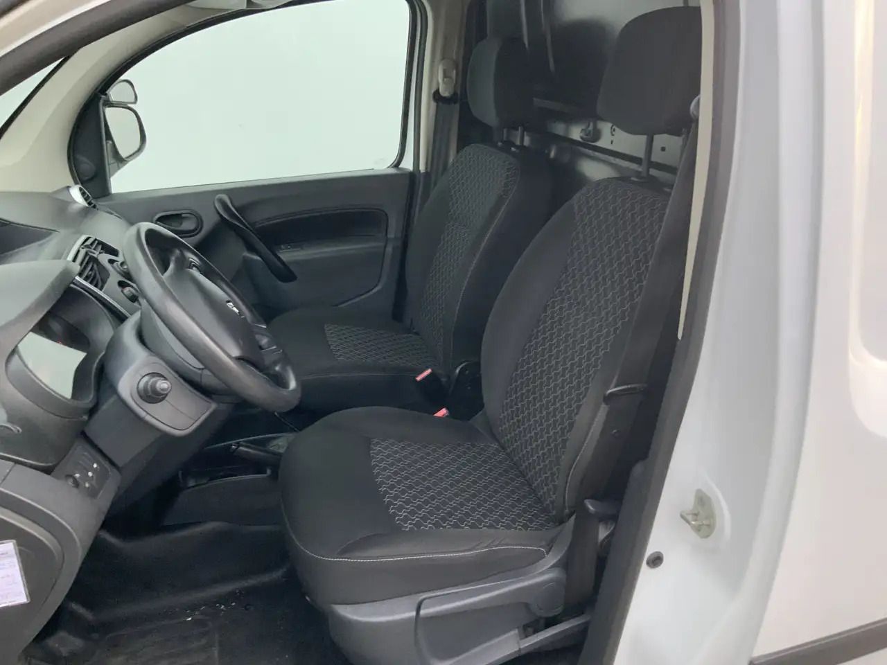 Renault Kangoo 1.5 dCi 90 Energy Luxe Airco Cruise Euro 6 - Fourgonnette: photos 4 Renault Kangoo 1.5 dCi 90 Energy Luxe Airco Cruise Euro 6 - Fourgonnette: photos 4