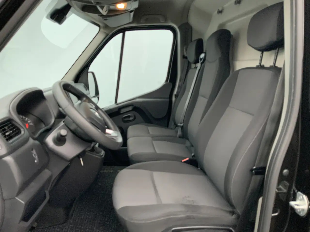 Renault Master T35 2.3 dCi 150 L2H2 Airco Cruise Camera 3 Zits Na - Fourgon utilitaire: photos 4 Renault Master T35 2.3 dCi 150 L2H2 Airco Cruise Camera 3 Zits Na - Fourgon utilitaire: photos 4