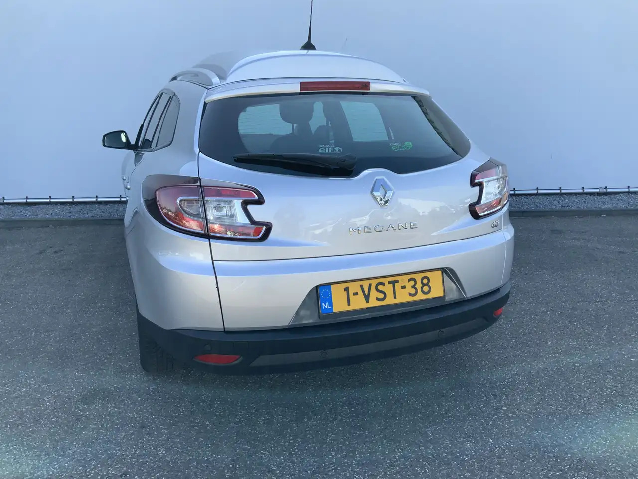 Renault Megane 1.5 dCi Expression Airco Navi Grijs Kenteken Euro - Voiture: photos 2 Renault Megane 1.5 dCi Expression Airco Navi Grijs Kenteken Euro - Voiture: photos 2