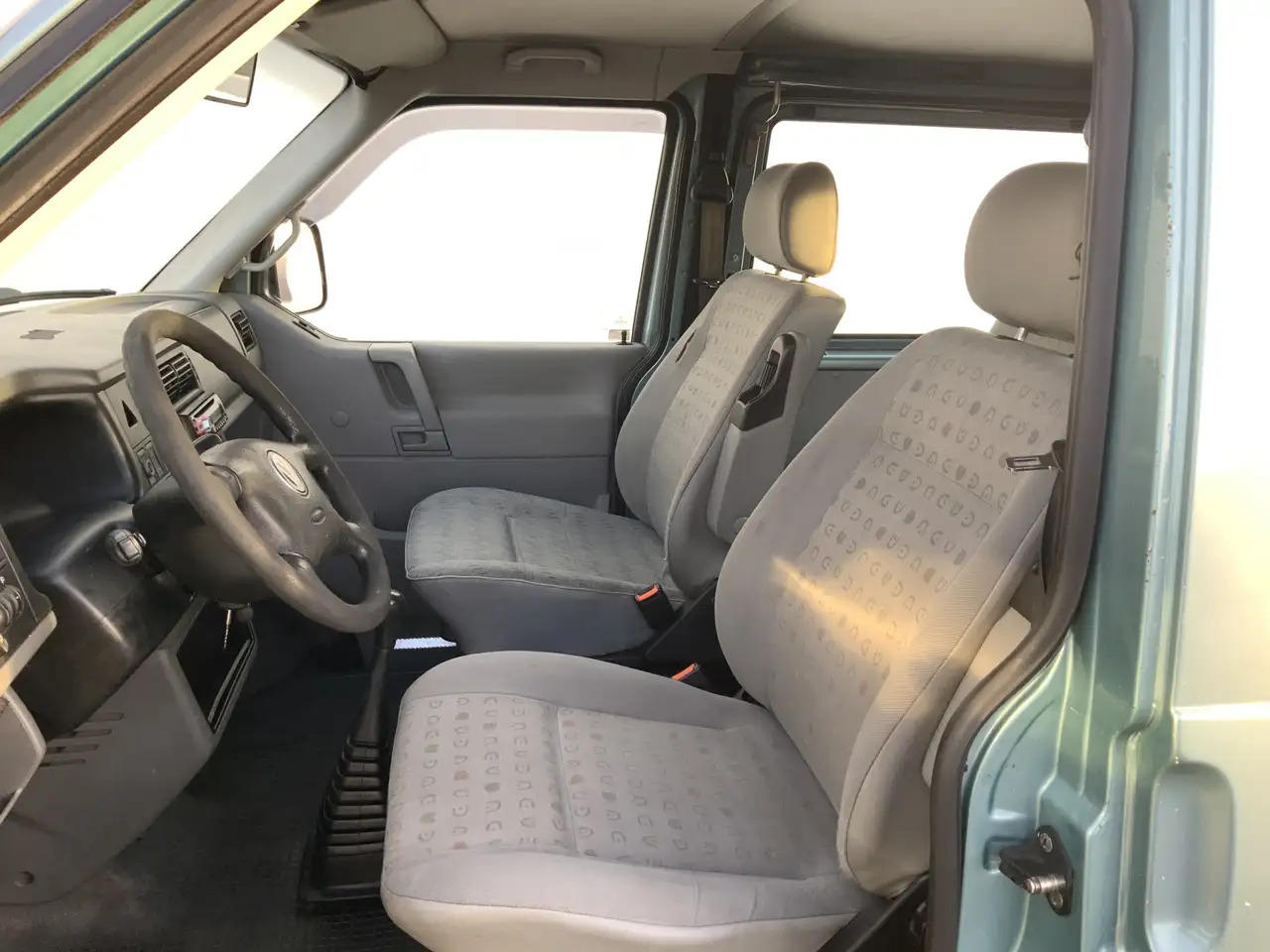 Volkswagen MARGE ! 2.5 TDI 292 Dub Cab 5 Zits Airco Cruise Tr - Utilitaire double cabine: photos 4 Volkswagen MARGE ! 2.5 TDI 292 Dub Cab 5 Zits Airco Cruise Tr - Utilitaire double cabine: photos 4