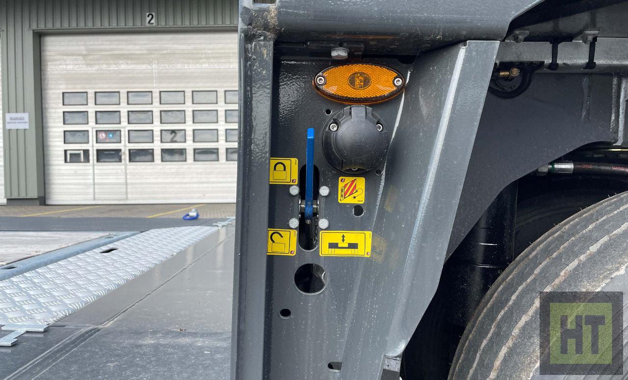 Faymonville 3-Achs-Tiefbett mit Pendelachsen und Bolzen-Laschenkupplung - Semi-remorque surbaissé: photos 4 Faymonville 3-Achs-Tiefbett mit Pendelachsen und Bolzen-Laschenkupplung - Semi-remorque surbaissé: photos 4