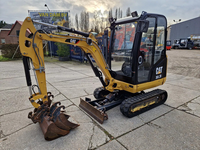 Mini pelle Caterpillar 301.7D with low hours!: photos 1
