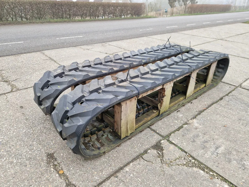 Komatsu nieuwe tracks t.b.v. PC75 tot PC88 - Chenille pour Camion: photos 1 Komatsu nieuwe tracks t.b.v. PC75 tot PC88 - Chenille pour Camion: photos 1