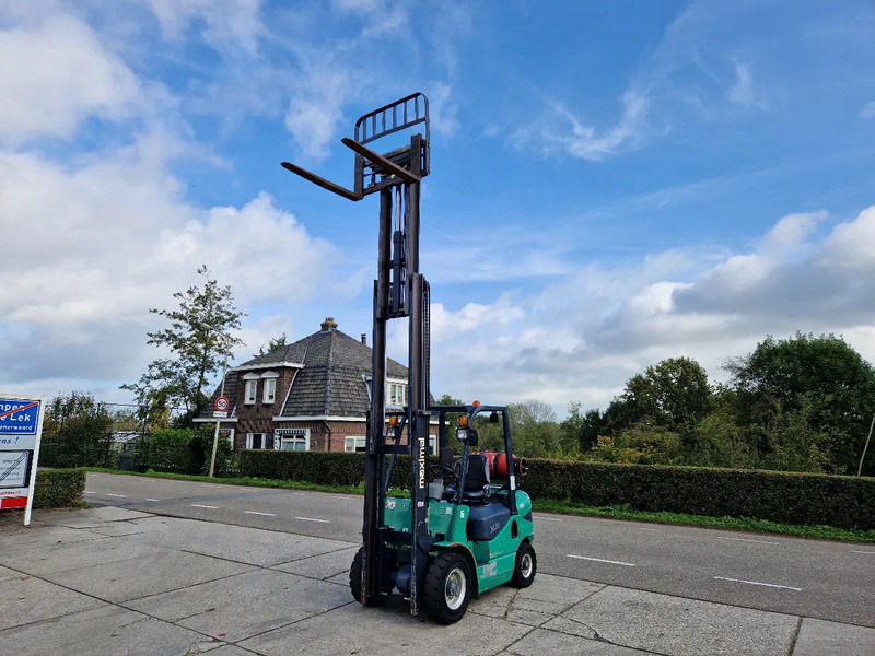 Maximal Nissan Zhejiang 2.5 ton LPG LOW HOURS - Chariot élévateur à gaz: photos 1 Maximal Nissan Zhejiang 2.5 ton LPG LOW HOURS - Chariot élévateur à gaz: photos 1