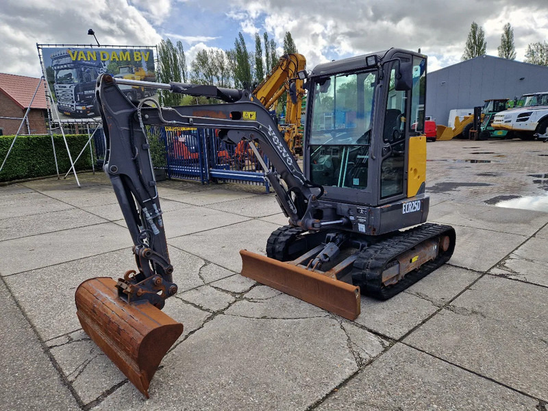 Volvo ECR25D met 2562 uur - Mini pelle: photos 1 Volvo ECR25D met 2562 uur - Mini pelle: photos 1