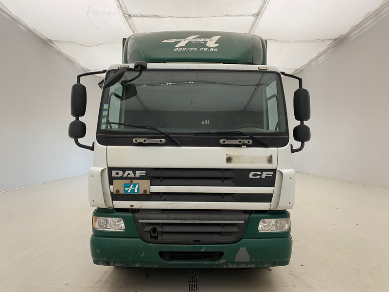 DAF CF75.250 - damaged engine - Camion fourgon: photos 2 DAF CF75.250 - damaged engine - Camion fourgon: photos 2