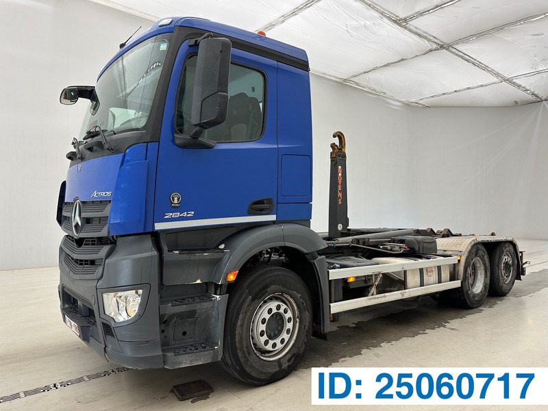 Mercedes-Benz Actros 2842 - 6x2 - Camion ampliroll: photos 1 Mercedes-Benz Actros 2842 - 6x2 - Camion ampliroll: photos 1