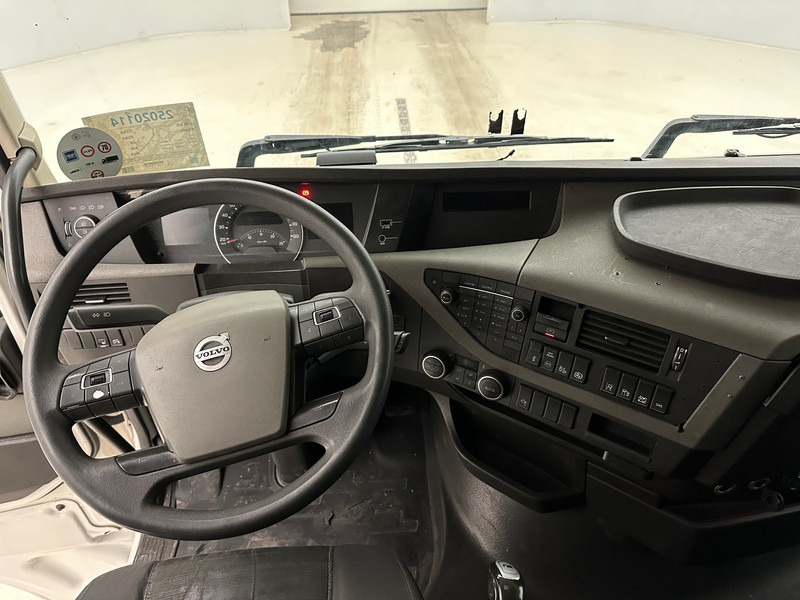 Photo d'intérieur 1: Tracteur routier Volvo FH 460 Globetrotter - ADR