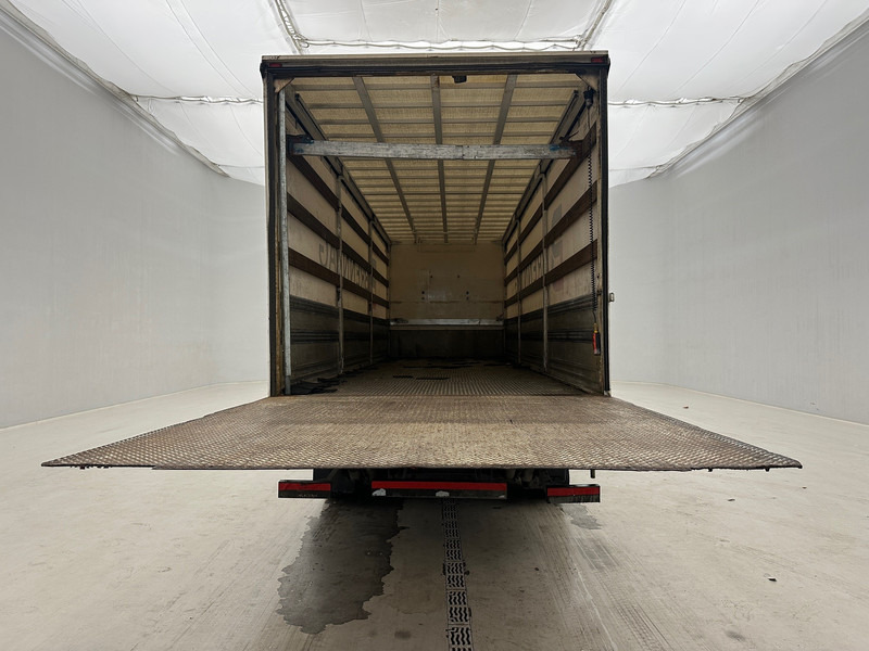 Volvo FE 300 - 6x2 - Camion à rideaux coulissants: photos 5 Volvo FE 300 - 6x2 - Camion à rideaux coulissants: photos 5