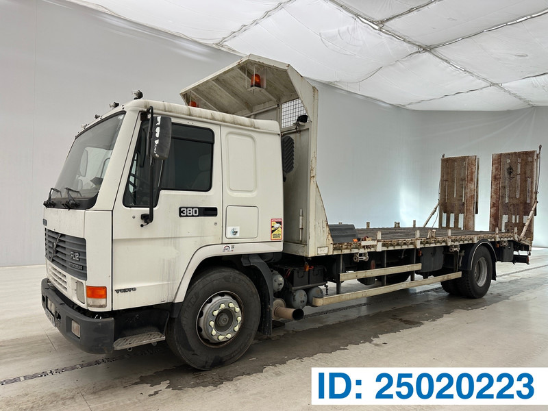 Volvo FL12.380 - Camion porte-voitures: photos 1 Volvo FL12.380 - Camion porte-voitures: photos 1