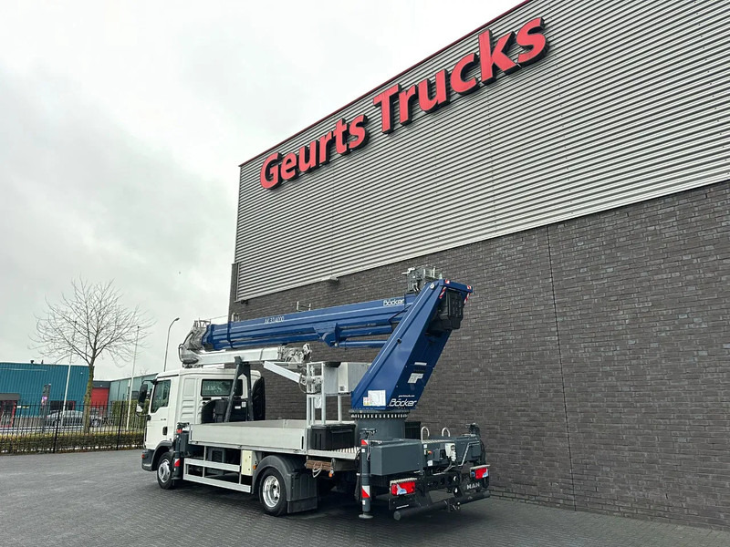 MAN TGL 7.190 4X2 BB BOCKER AK37/4000 + JIB MONTAGEKRAN/DACHDECKERKRAN/ROOFCRANE/KRAAN/KRAN/GRUA - Camion grue: photos 3 MAN TGL 7.190 4X2 BB BOCKER AK37/4000 + JIB MONTAGEKRAN/DACHDECKERKRAN/ROOFCRANE/KRAAN/KRAN/GRUA - Camion grue: photos 3