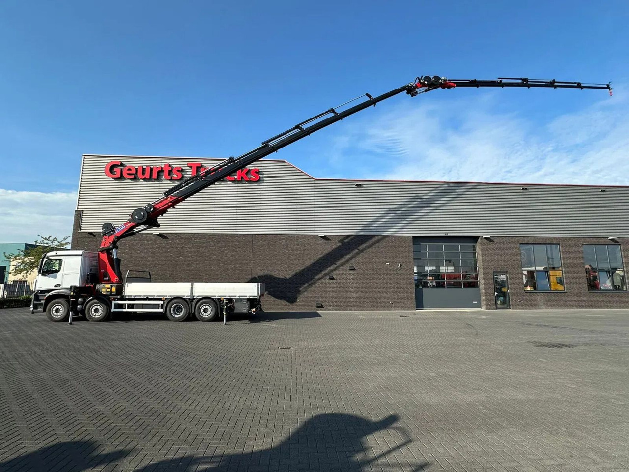 Mercedes-Benz Arocs 3251 8X2 + HMF 7020-K7 FJ 1400-K6 KRAAN/KR - Camion grue: photos 1 Mercedes-Benz Arocs 3251 8X2 + HMF 7020-K7 FJ 1400-K6 KRAAN/KR - Camion grue: photos 1