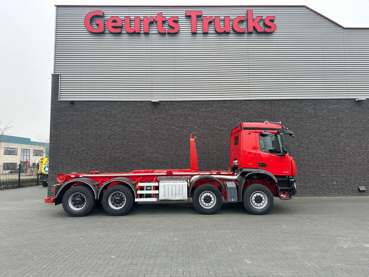 Mercedes-Benz Arocs 8X4 VDL S-30-6600 HAAKARMSYSTEEM/ABROLLKIP - Camion ampliroll: photos 4 Mercedes-Benz Arocs 8X4 VDL S-30-6600 HAAKARMSYSTEEM/ABROLLKIP - Camion ampliroll: photos 4