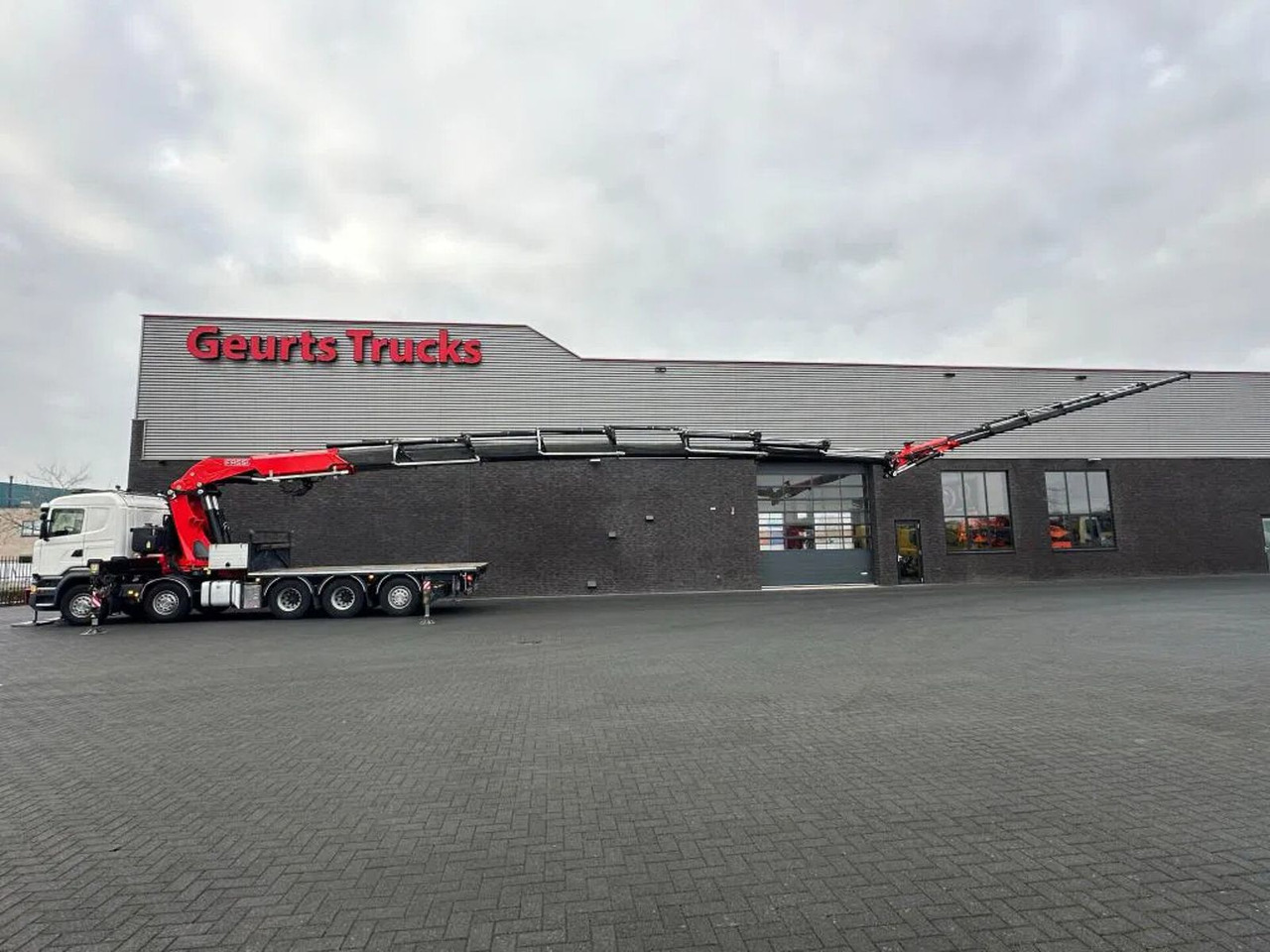 Scania R520 V8 10X4 TRIDEM + F1650RA.2.28 + JIB L816 KR - Camion grue: photos 3 Scania R520 V8 10X4 TRIDEM + F1650RA.2.28 + JIB L816 KR - Camion grue: photos 3