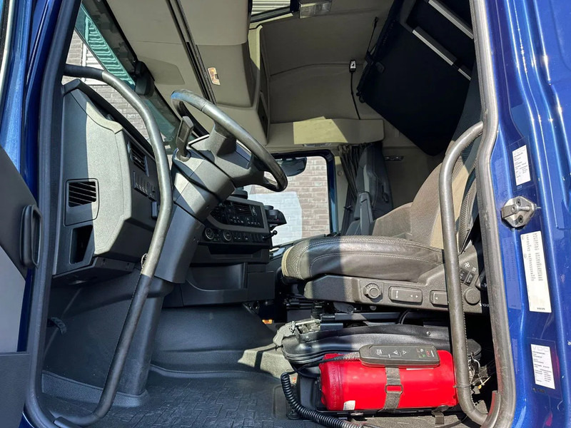 Tracteur routier Volvo FH 540 8X4 TREKKER / BAKWAGEN MET PALFINGER PK135.002 TEC7 + JIB PJ190 KRAAN / KRAN / CRANE / GRUA: photos 16 Tracteur routier Volvo FH 540 8X4 TREKKER / BAKWAGEN MET PALFINGER PK135.002 TEC7 + JIB PJ190 KRAAN / KRAN / CRANE / GRUA: photos 16